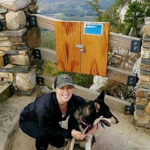 Meet your Posher, Elise